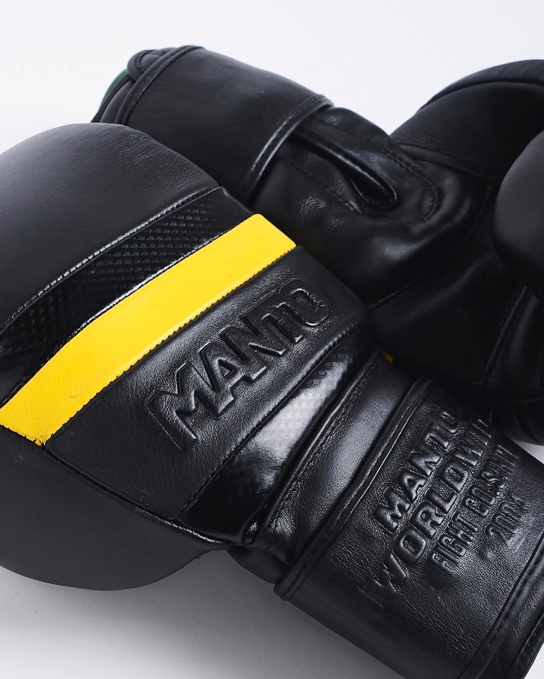 MANTO Boxing Gloves CARBON