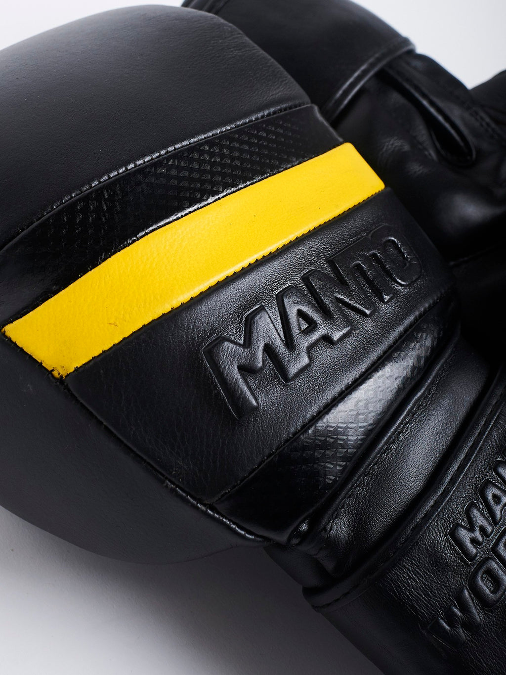 MANTO Boxing Gloves CARBON
